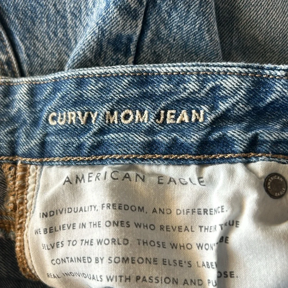 American Eagle Curvy MOM jeans size 4
